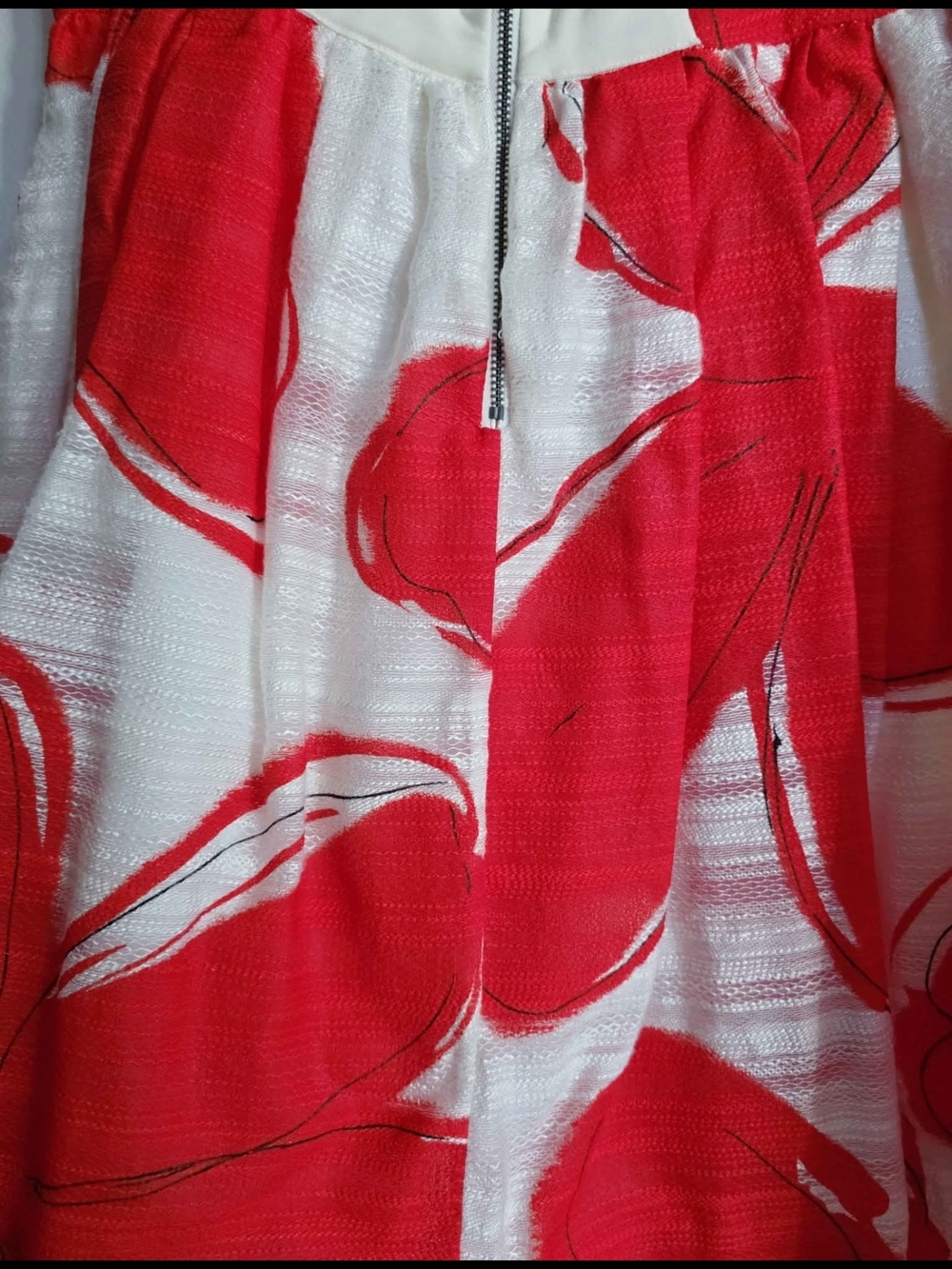 Alice + Olivia Red and White Floral Fit-and-Flare Dress - Picture 4 of 5